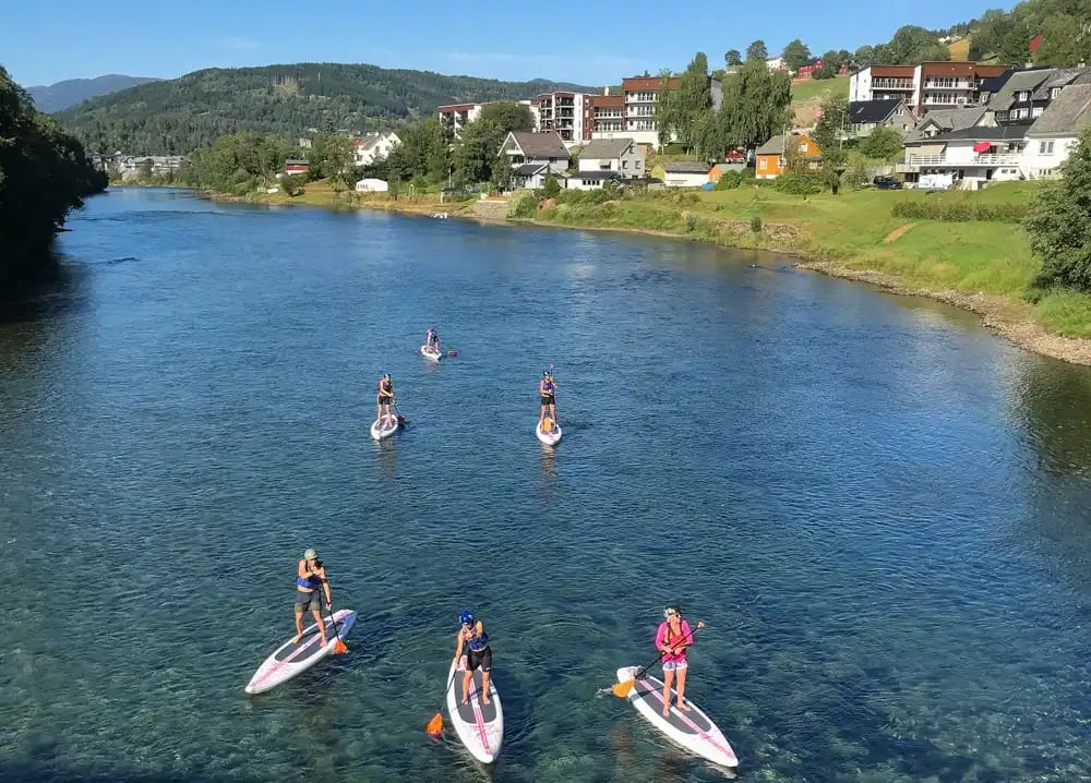  Stand up paddleboarding