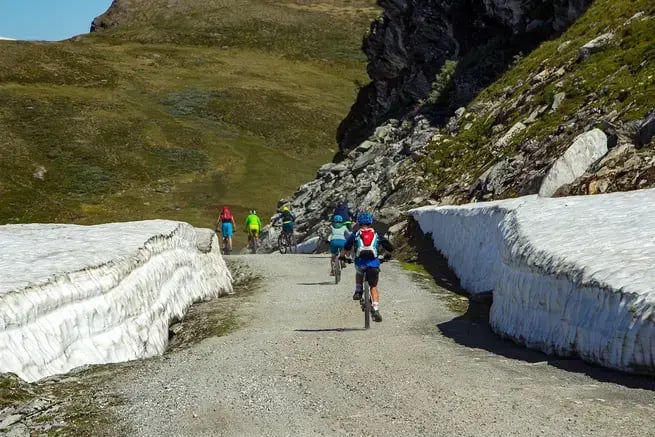 Mountain bike vom berg zum fjord
