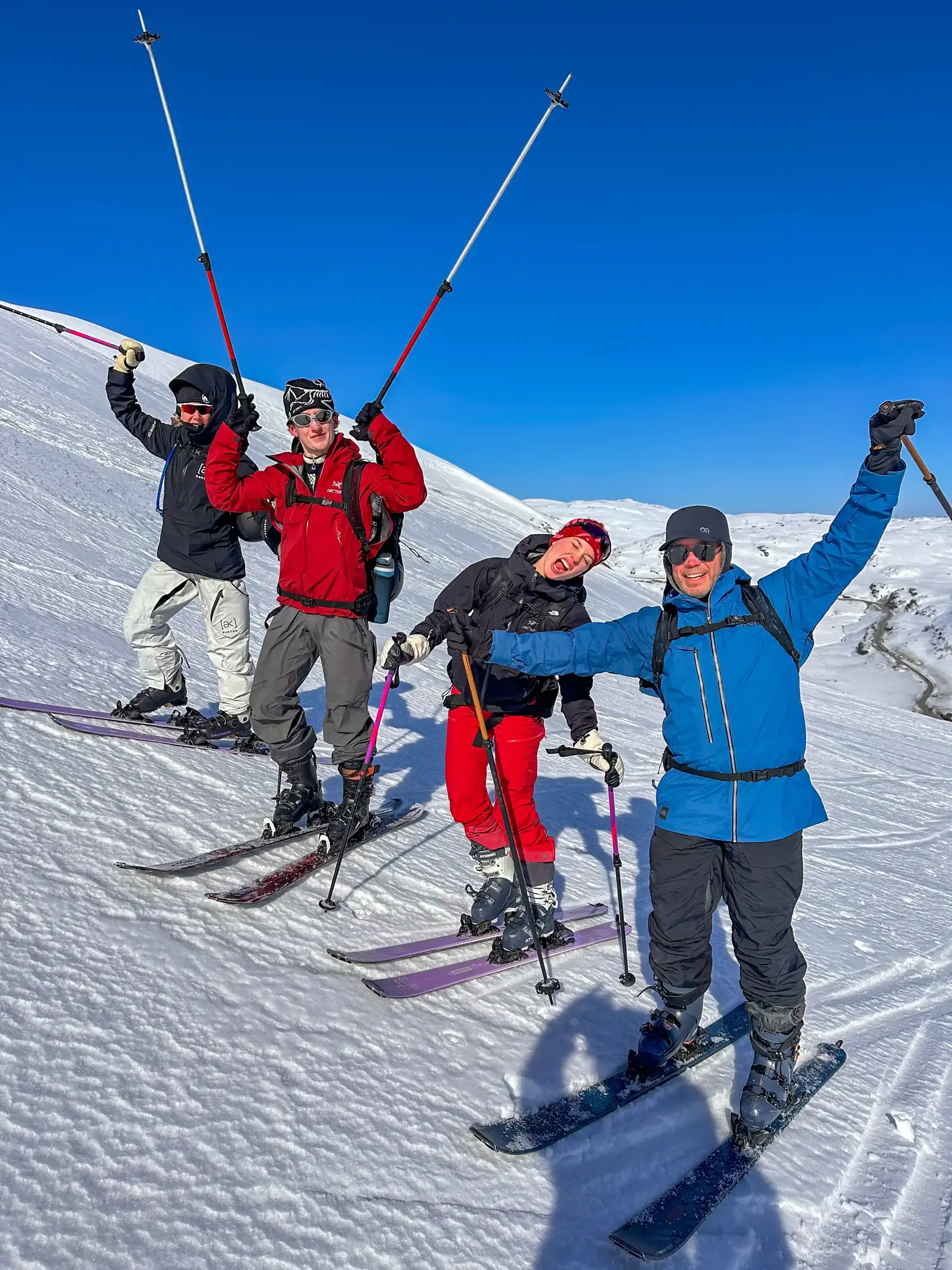 2025 Skifahren im Hinterland_FRÜHLING Skifahren-36
