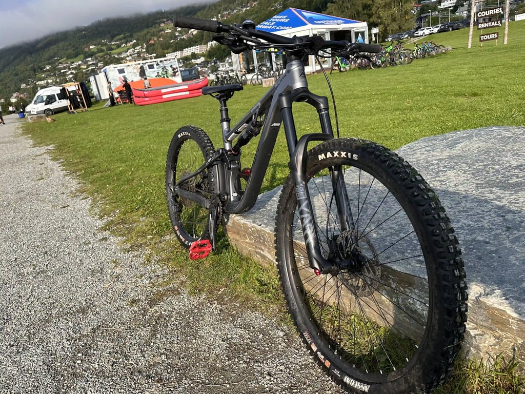 MOUNTAIN BIKE Vollgefedert | Vermietung - 3