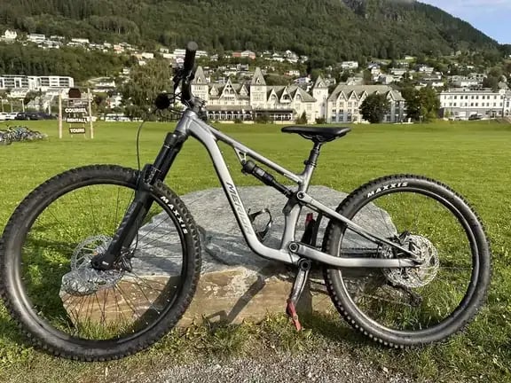 MOUNTAIN BIKE Vollgefedert | Vermietung - 1