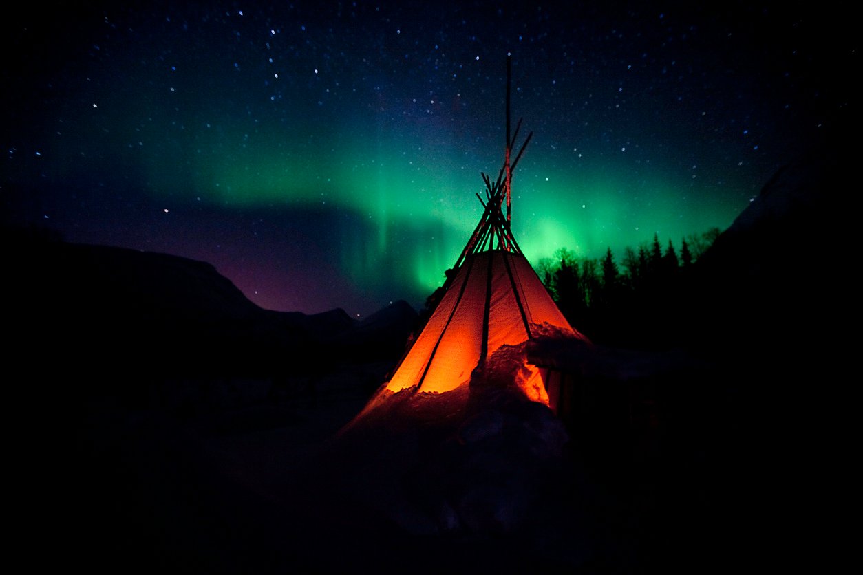 Nordlicht-Zelt-Nacht-Norwegen