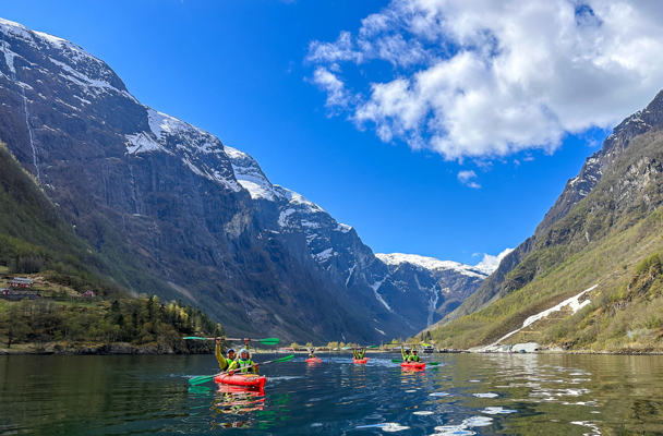 TAG 2 – MIT DEM KANU DURCH URALTE FJORDE AUF DEN SPUREN DER WIKINGER