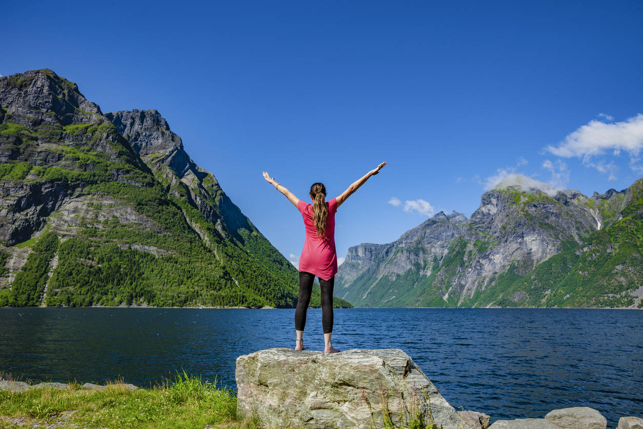 Frauen-Hjørundfjord-Yoga-Retreat
